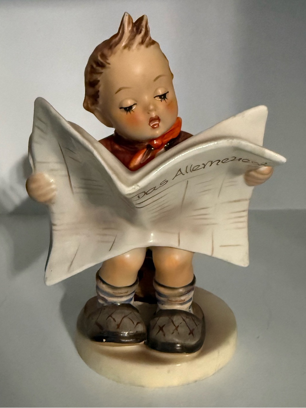 Vintage Goebel Hummel Latest News figurine #184 Germany TMK5 5.25" Excellent 70s